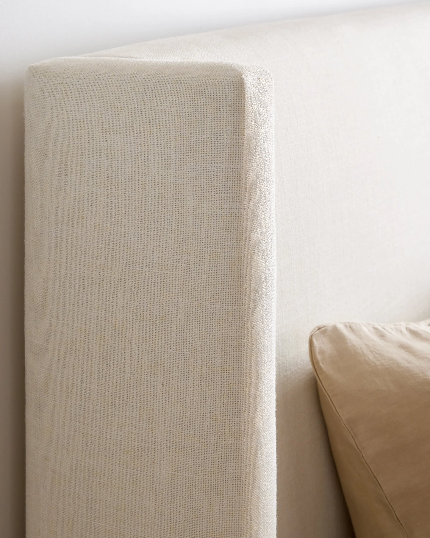 Wingback Bed in Performance Linen Blend - Full / Ivory