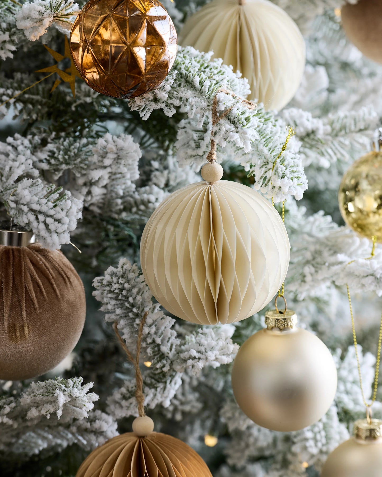 Frosted Fraser Fir Artificial Christmas Tree: Lit - 6.5' / Forest Green