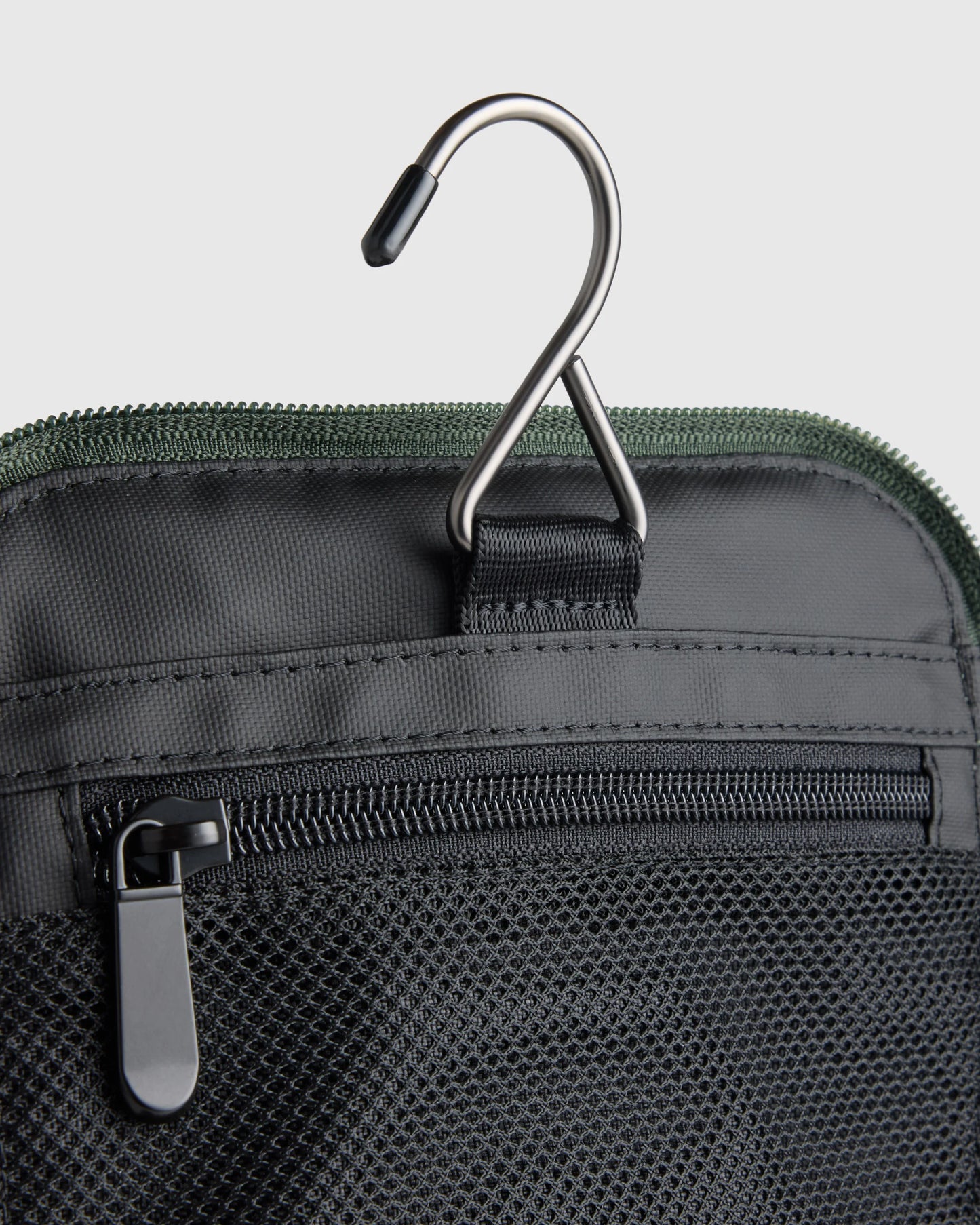 Voyage Nylon Hanging Toiletry Case - One Size / Navy