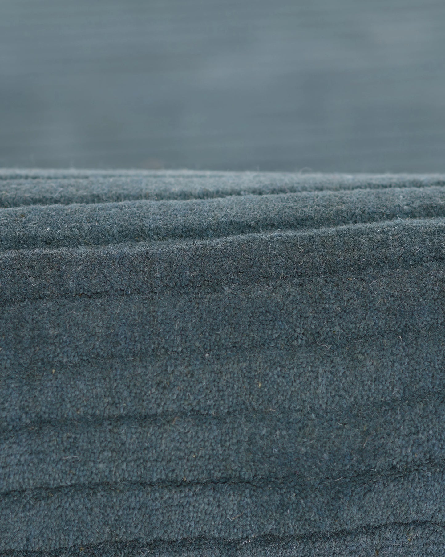 Remington Hand-Loomed Wool Rug - 2' x 4' / Rust