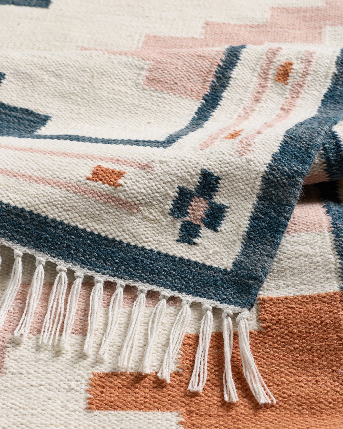 Jasper Indoor/Outdoor Flatweave Rug - 3' x 5' / Navy/Pink/Natural