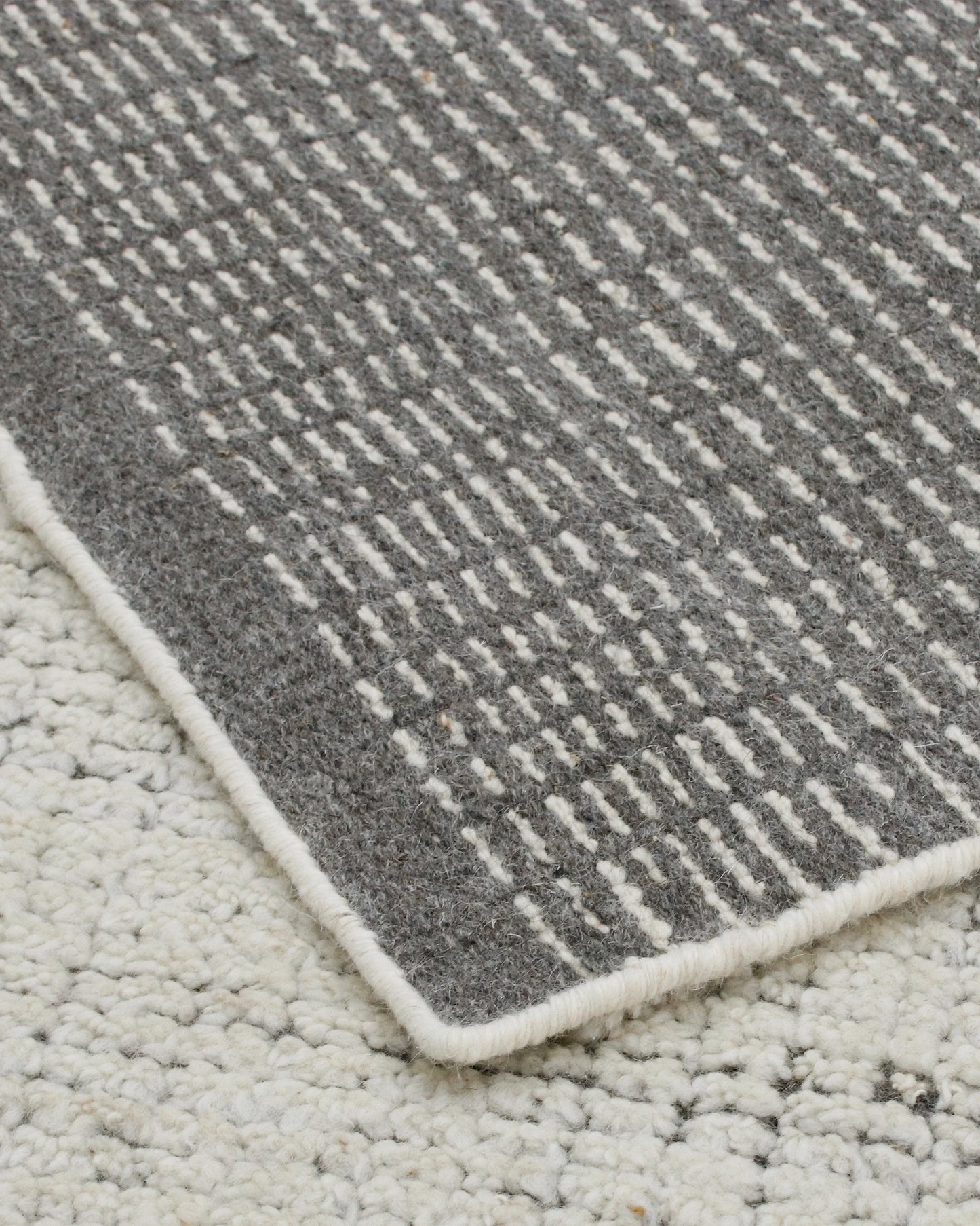 Ares Hand-Knotted Wool Rug - 3' x 5' / Ivory/Charcoal