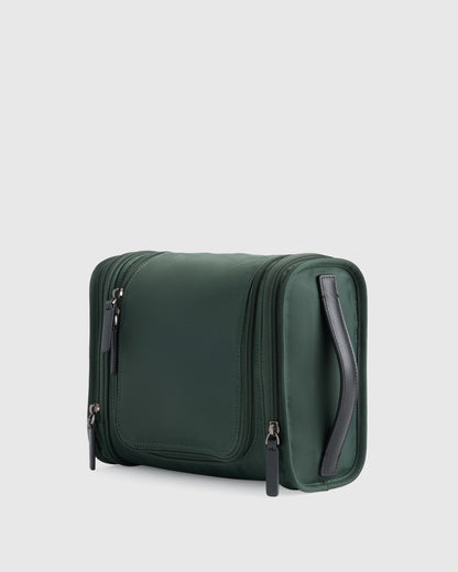 Voyage Nylon Hanging Toiletry Case - One Size / Navy