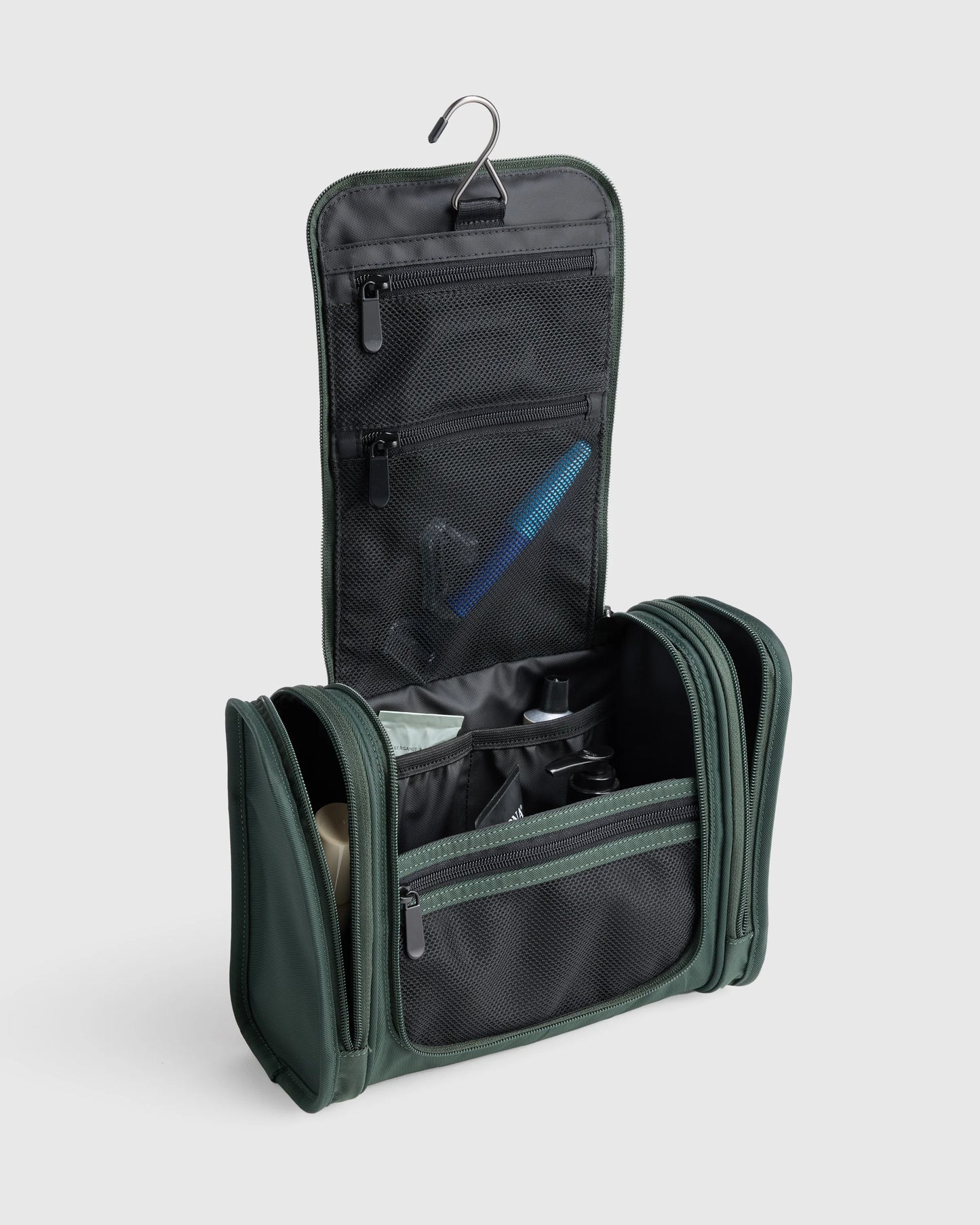Voyage Nylon Hanging Toiletry Case - One Size / Navy