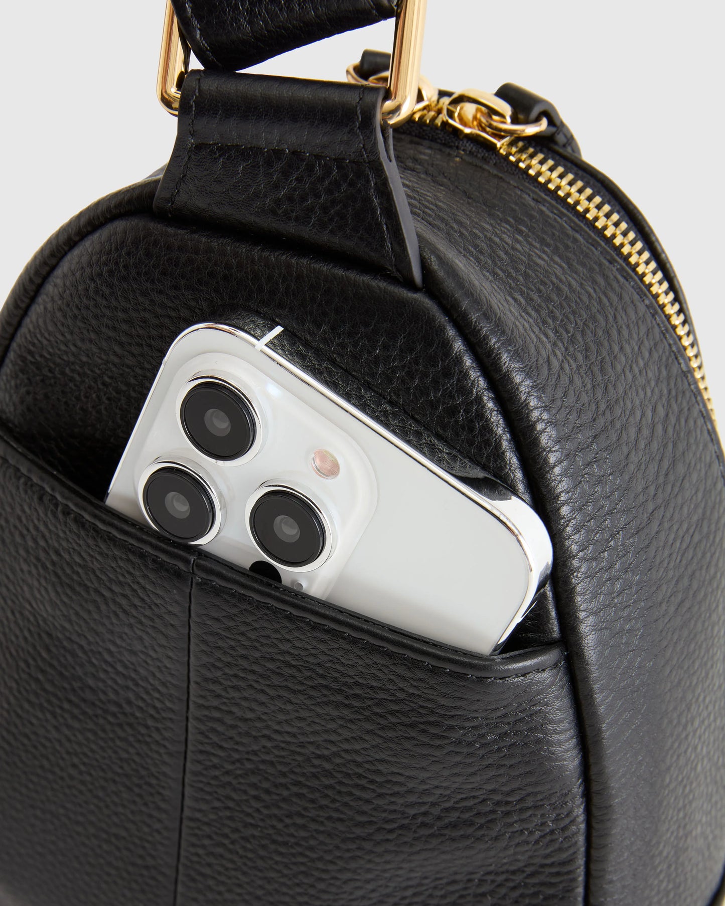 Italian Leather Sling Pack - One Size / Black