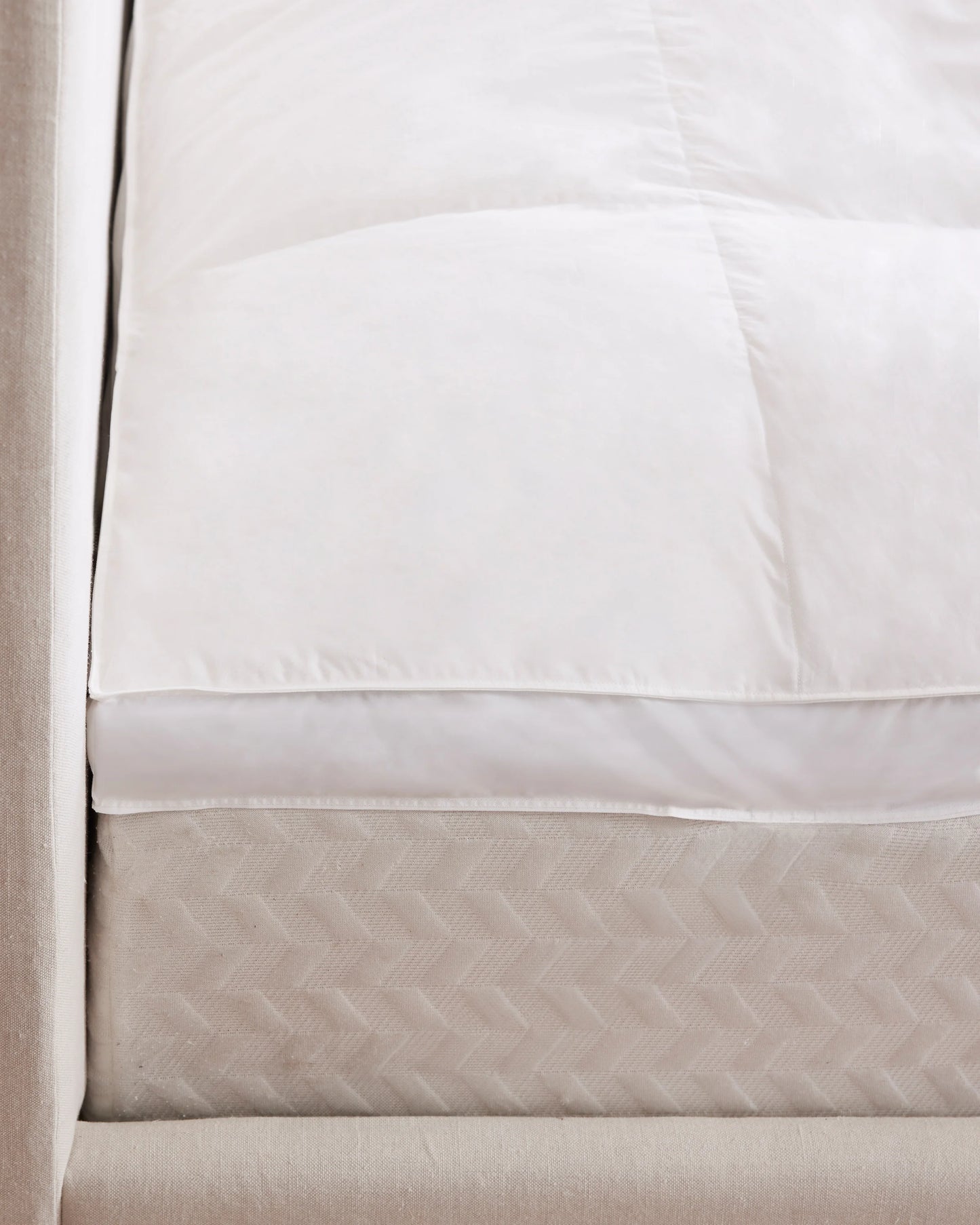 Luxe Downtop Featherbed Mattress Topper - Queen / White