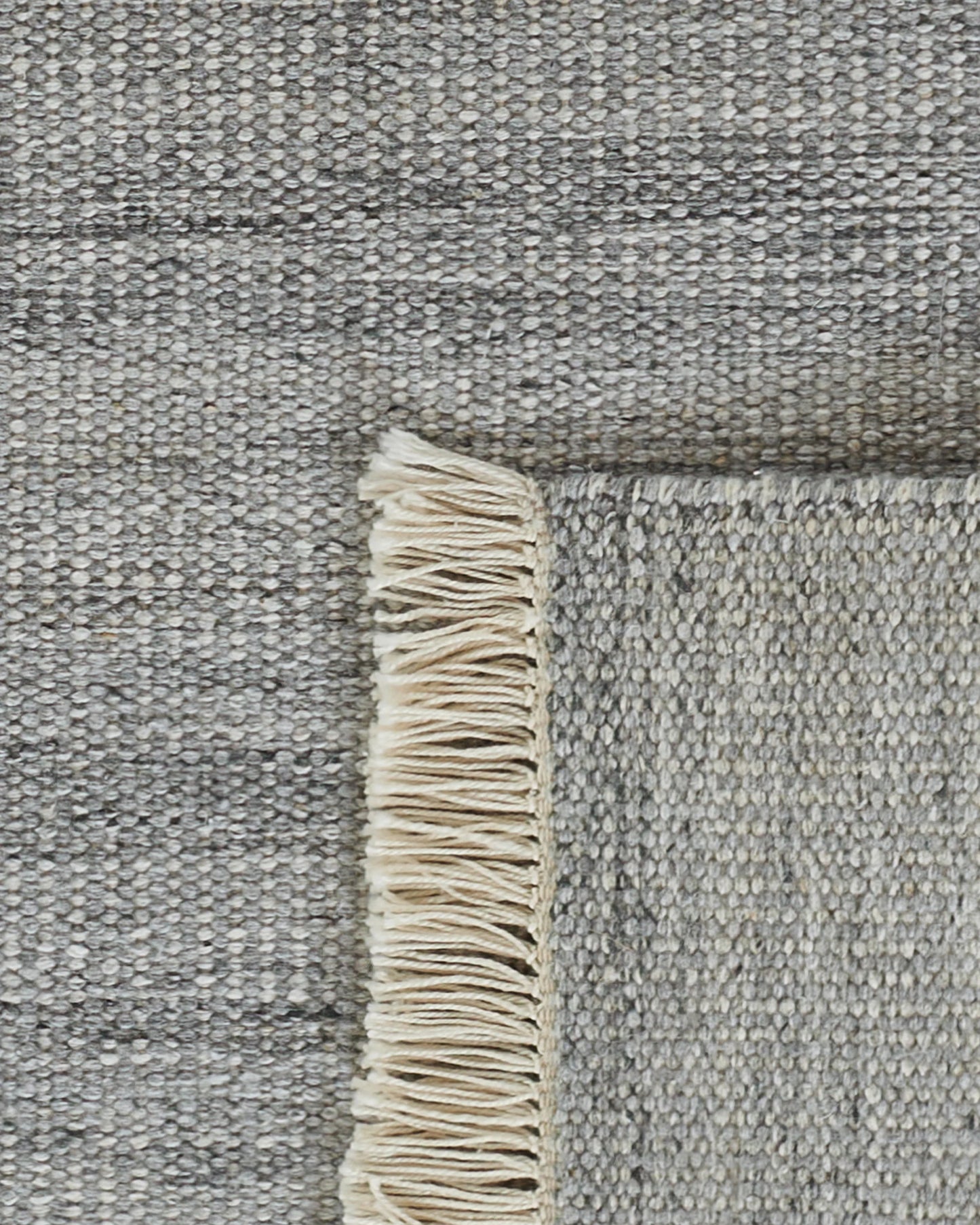 Sloane Indoor/Outdoor Rug - 5' x 8' / Silver