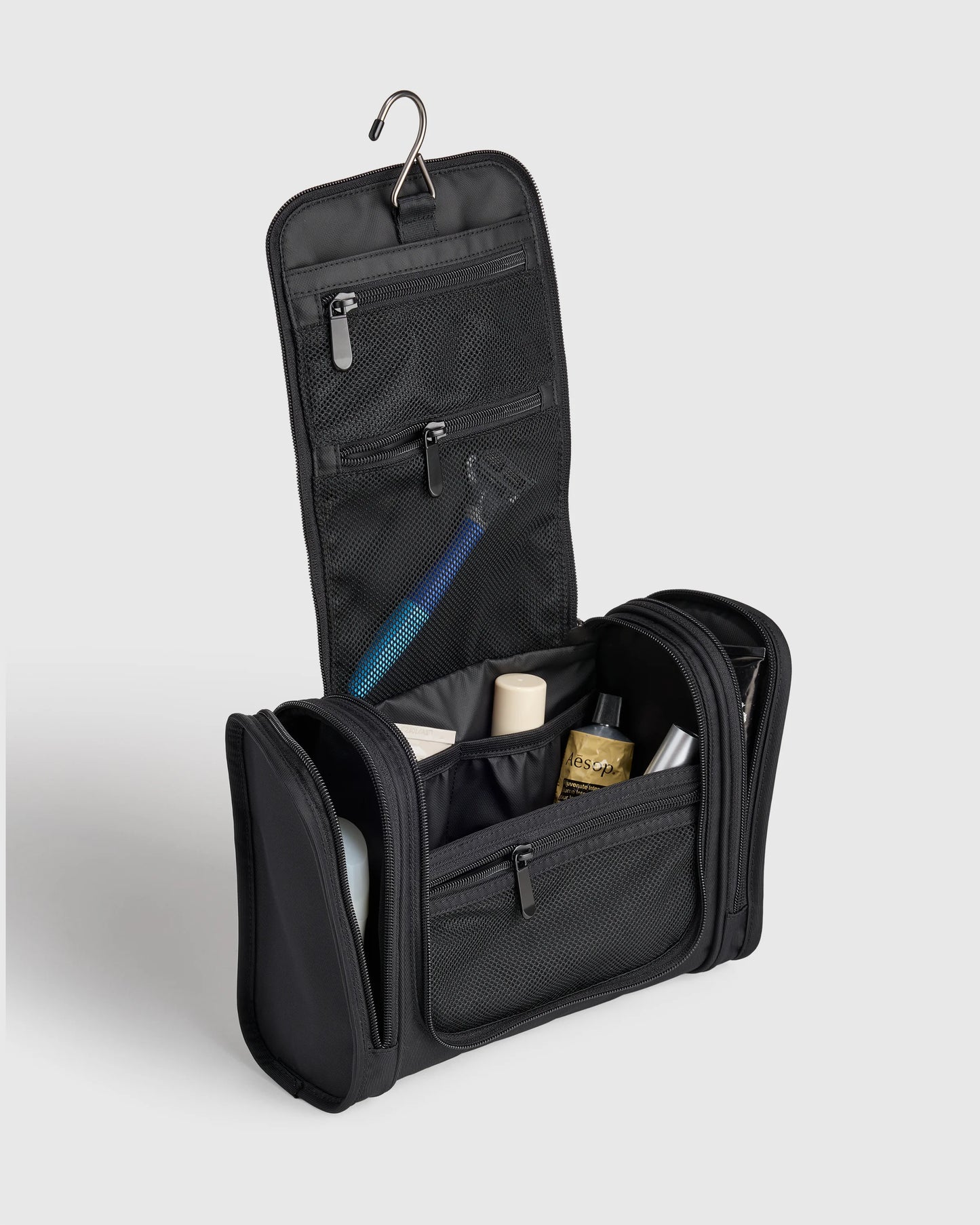 Voyage Nylon Hanging Toiletry Case - One Size / Navy