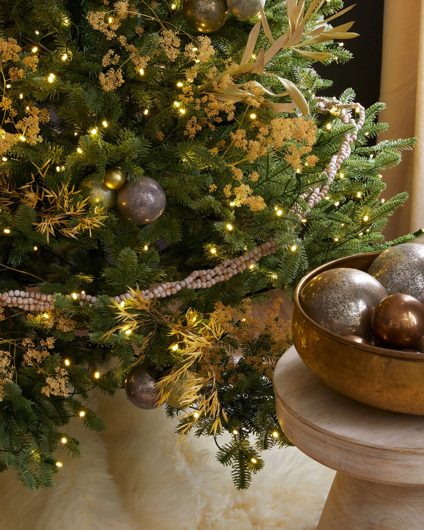 Fraser Fir Christmas Tree: Unlit - 6.5' / Forest Green