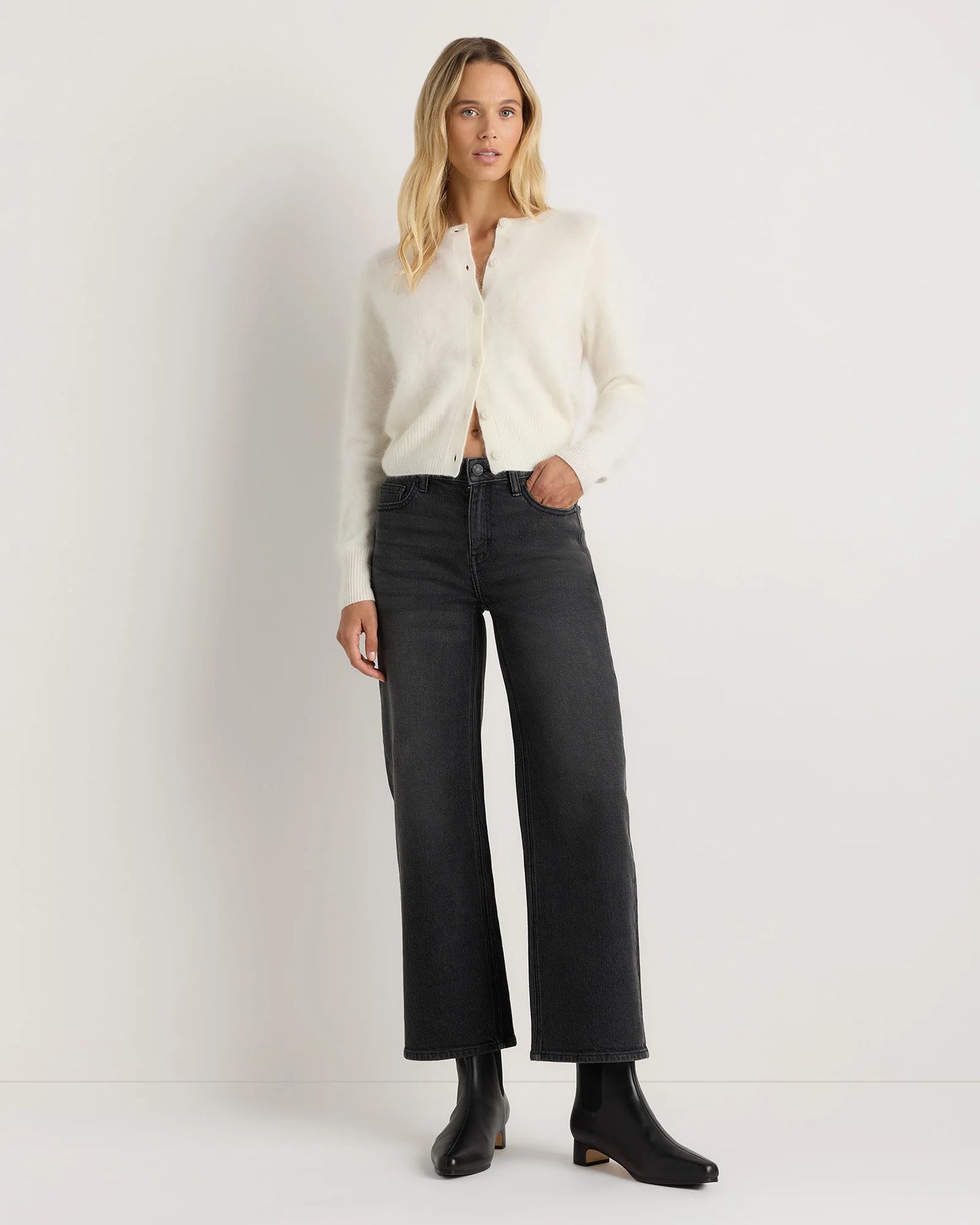 Luna Stretch Relaxed Straight Jeans - 24 / Cool Blue