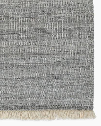 Sloane Indoor/Outdoor Rug - 5' x 8' / Silver