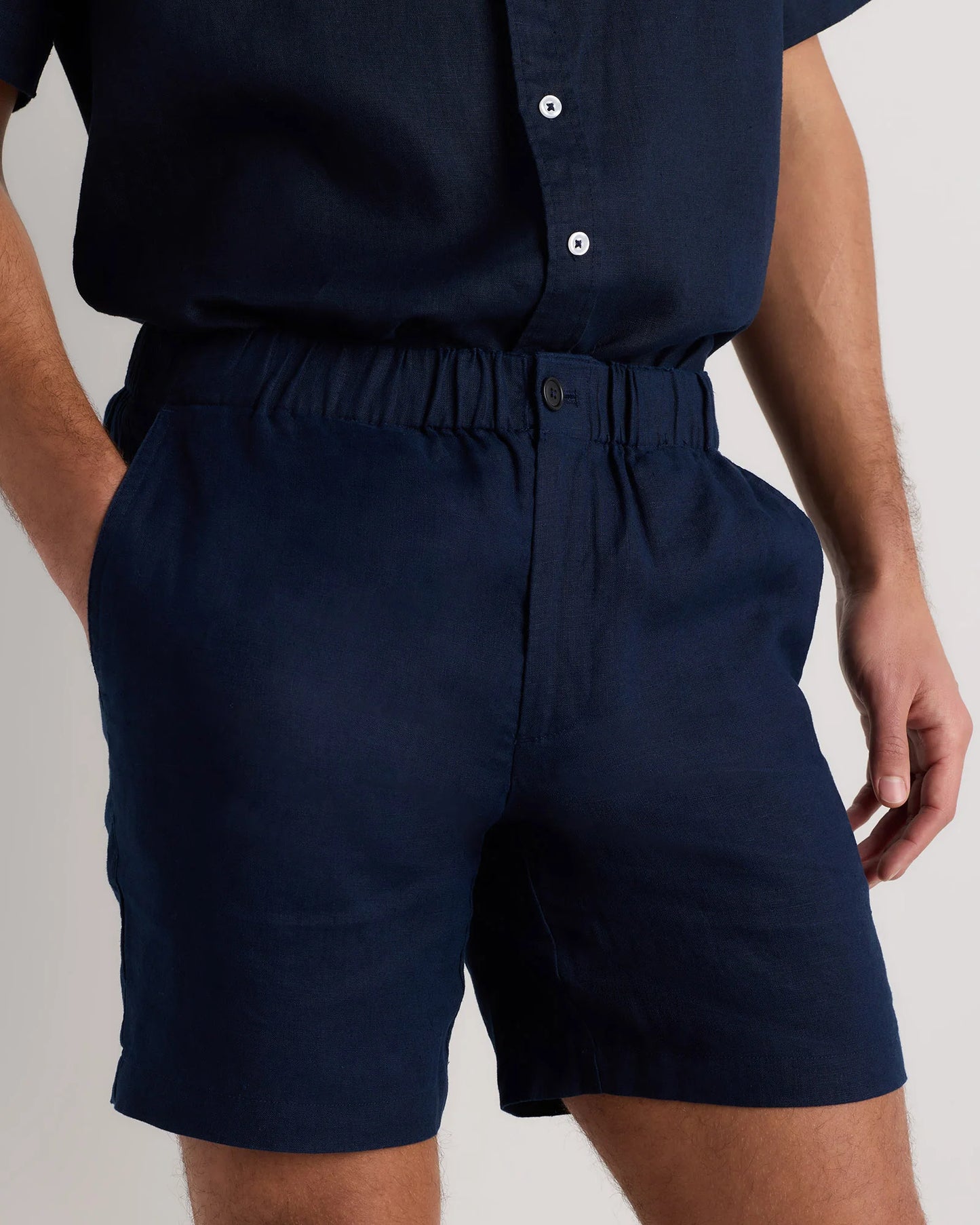 100% European Linen Shorts - 7" - S / Black