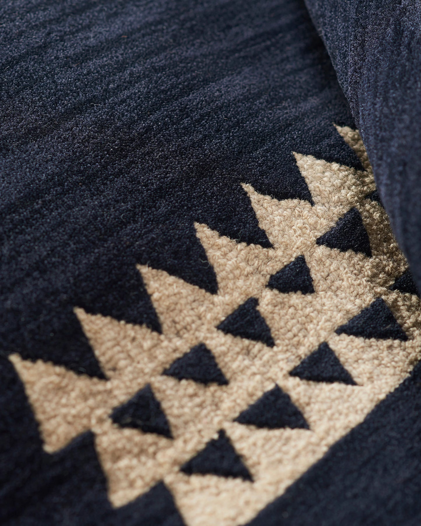Kingsley Hand-Tufted Wool Rug - 2' x 3' / Navy