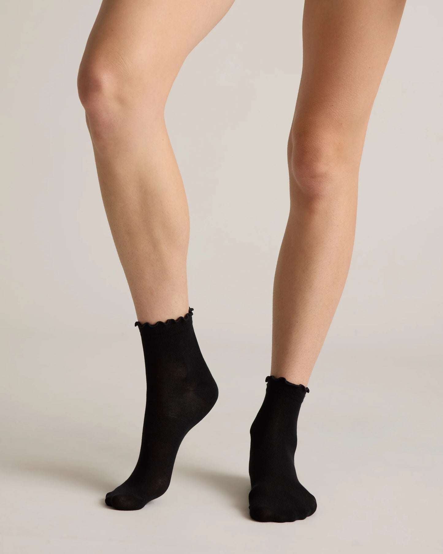 Everyday Lightweight Cotton Ruffle Quarter Crew Sock (4-pack) - S / Black