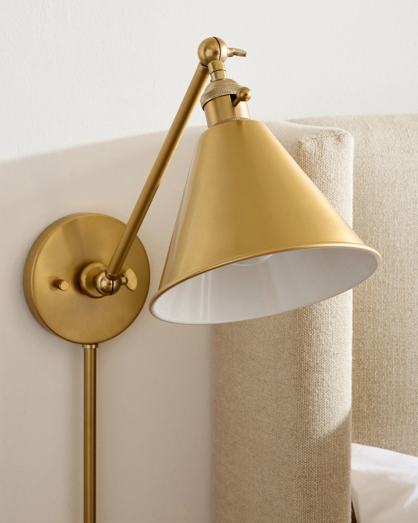 Articulating Single Arm Steel Wall Sconce - One Size / Silver