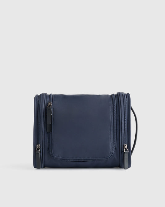 Voyage Nylon Hanging Toiletry Case - One Size / Navy