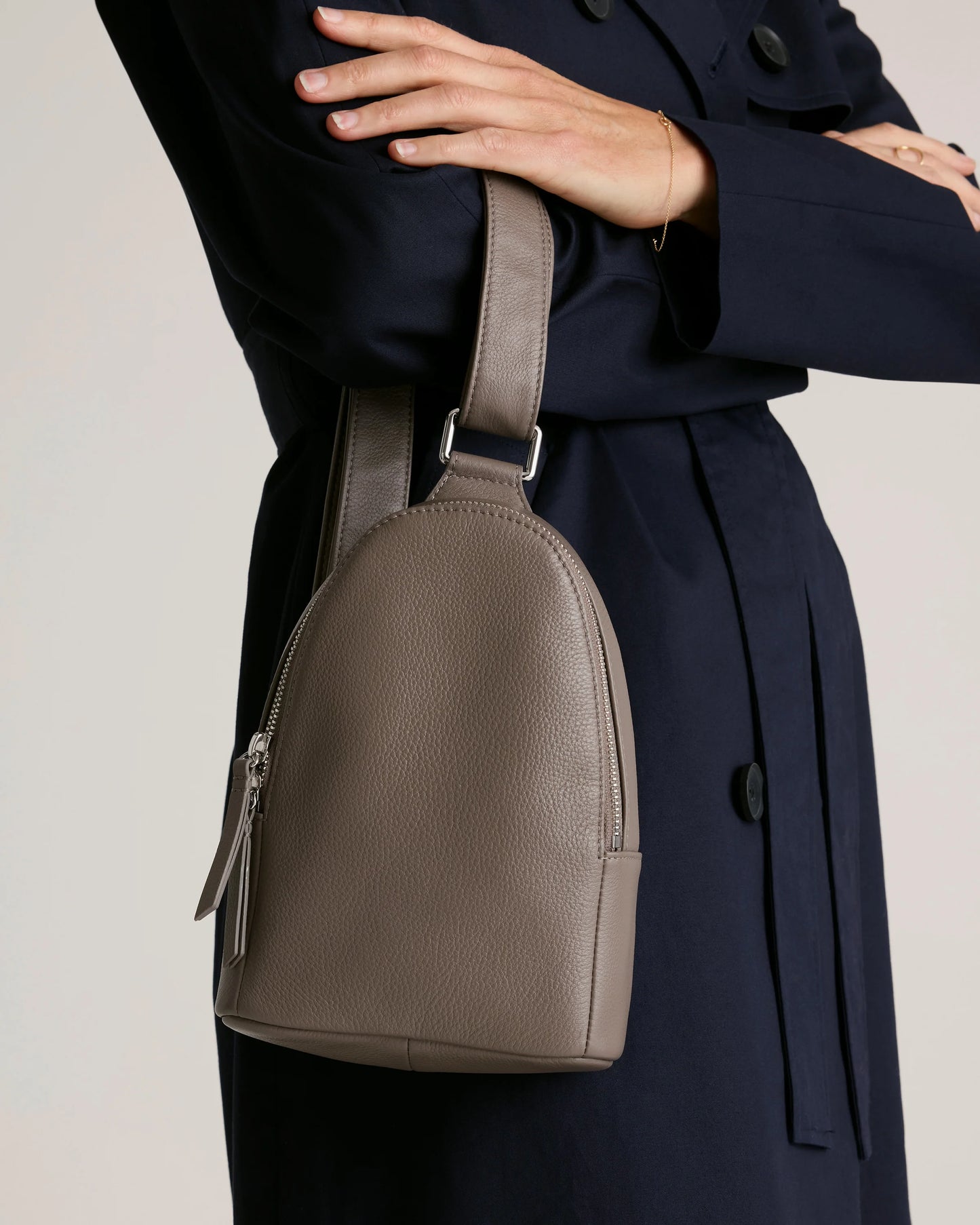 Italian Leather Sling Pack - One Size / Black