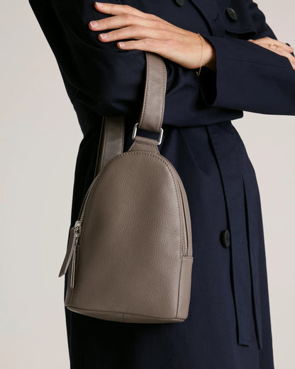 Italian Leather Sling Pack - One Size / Black