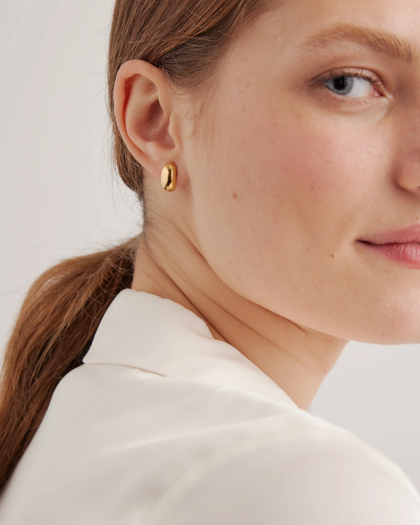 Globe Huggie Hoops - One Size / Gold Vermeil