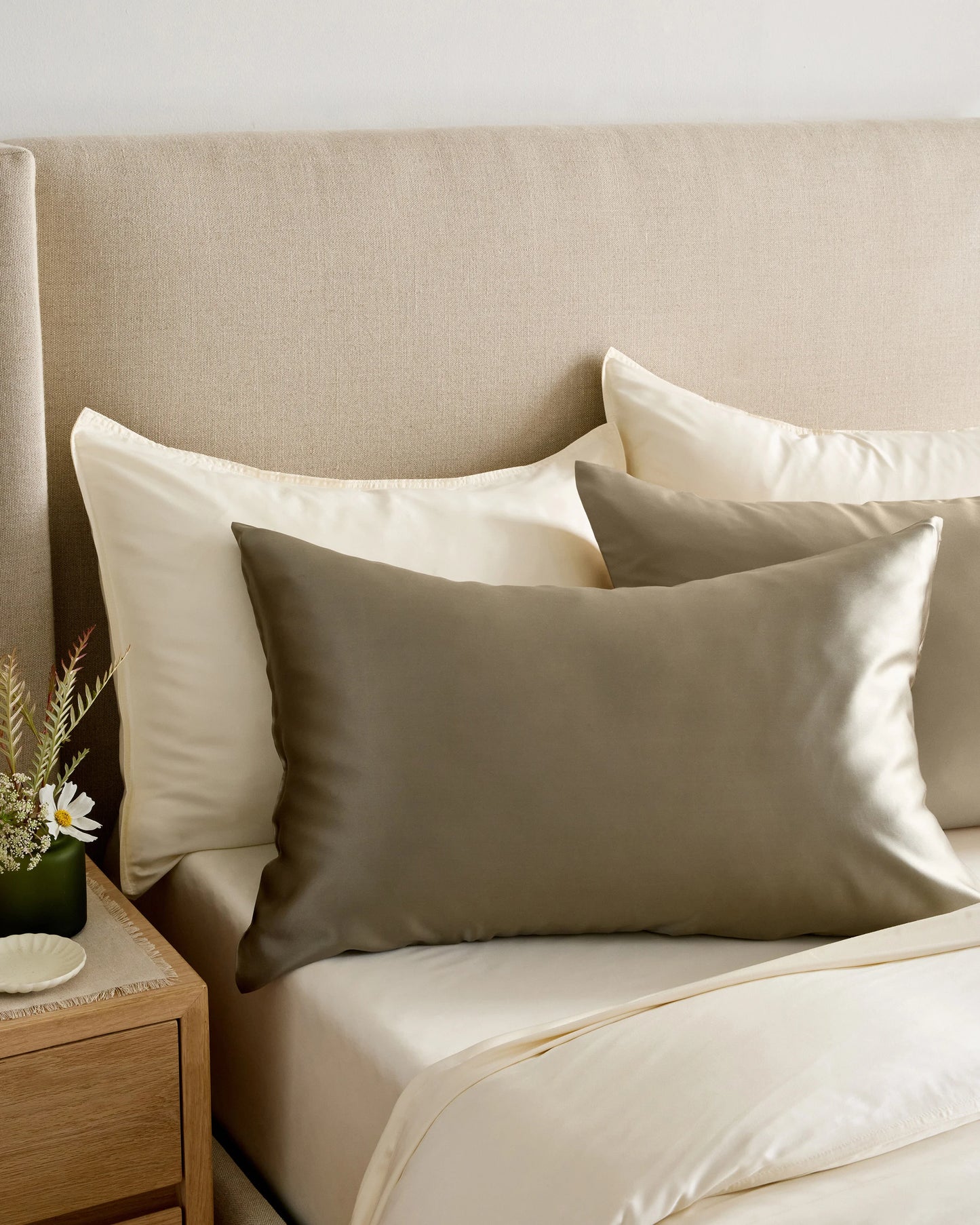 100% Mulberry Silk Pillowcase - Standard / White