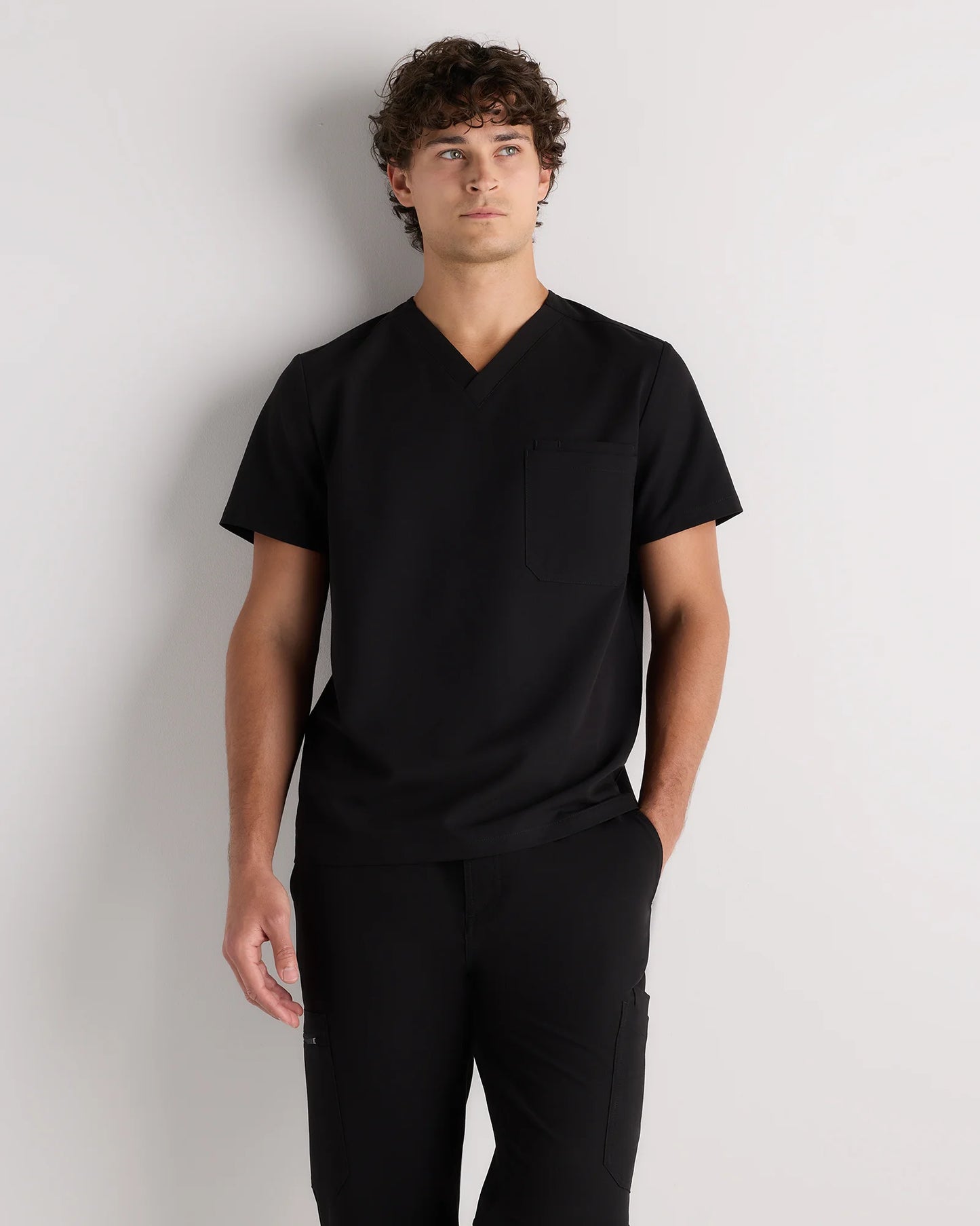 AeraFlex 3-Pocket Scrub Top - S / Bold Black
