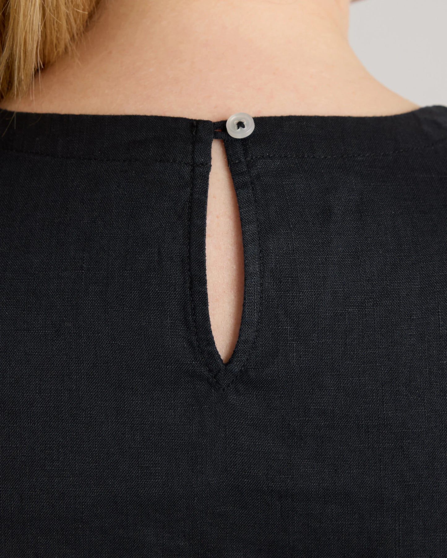 100% European Linen Tank - 1X / White