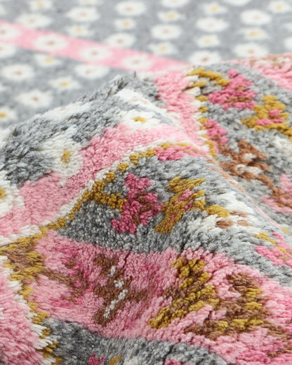 Mazi Hand-Knotted Wool Rug - 5' x 8' / Pink