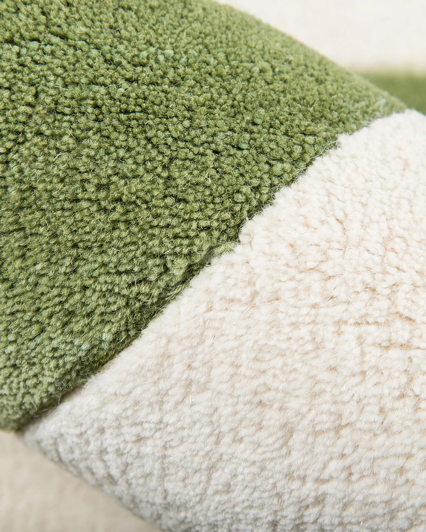 Tonal Triangles Hand-Tufted Wool Rug - 3'6" x 5'6" / Green