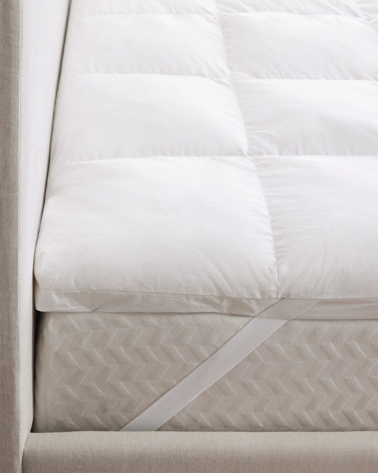 Premium Down Alternative Mattress Topper - Queen / White