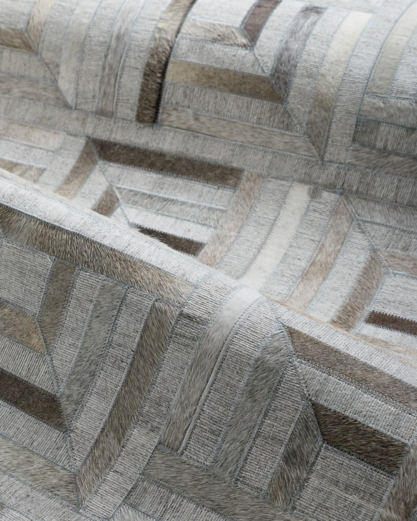 Geometric Hair on Hide Rug - 5' x 8' / Grey