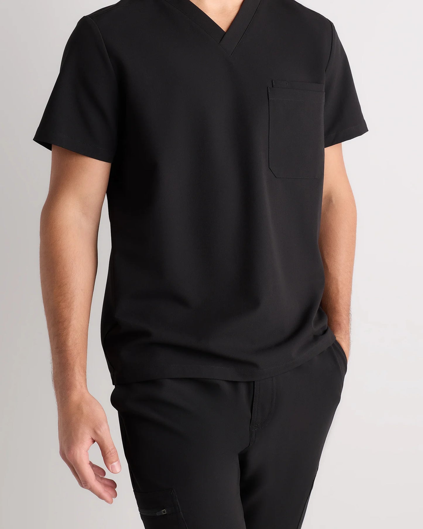 AeraFlex 3-Pocket Scrub Top - S / Bold Black