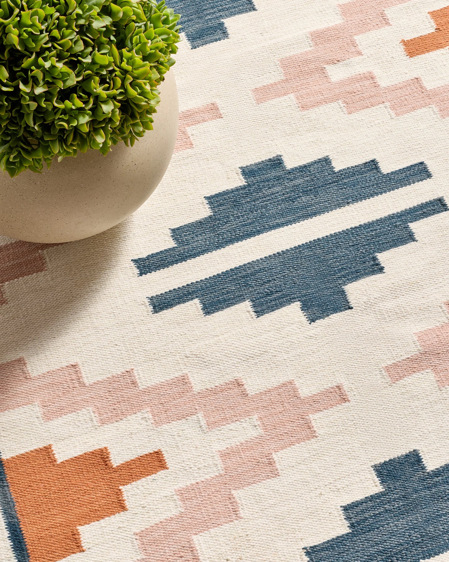Jasper Indoor/Outdoor Flatweave Rug - 3' x 5' / Navy/Pink/Natural