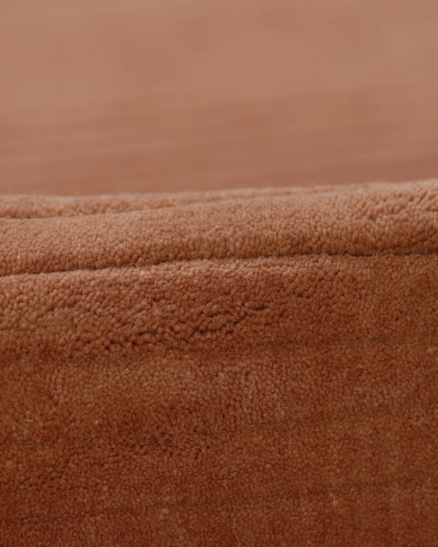 Remington Hand-Loomed Wool Rug - 2' x 4' / Rust
