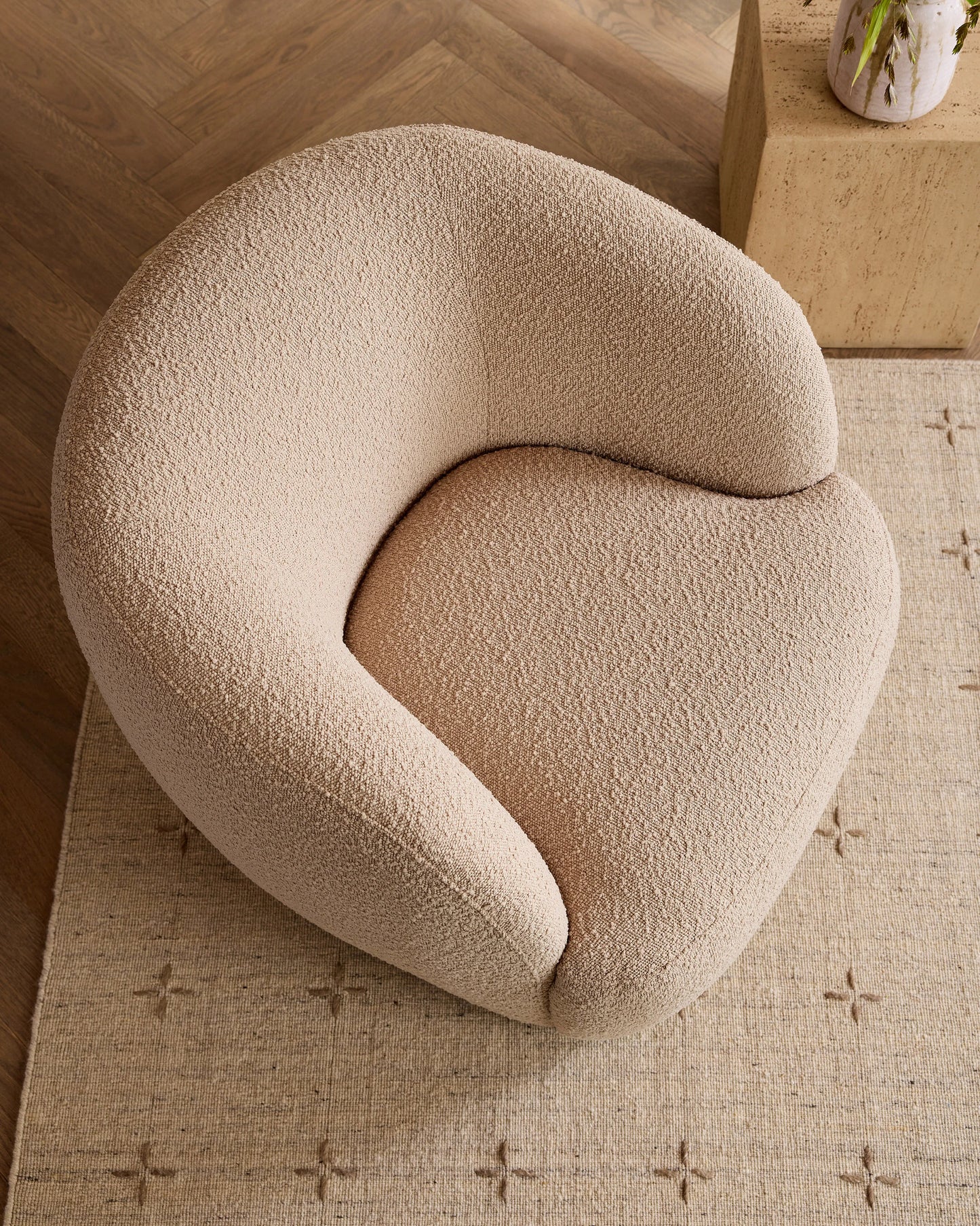 Performance Boucle Swivel Chair - One Size / Mocha Fog