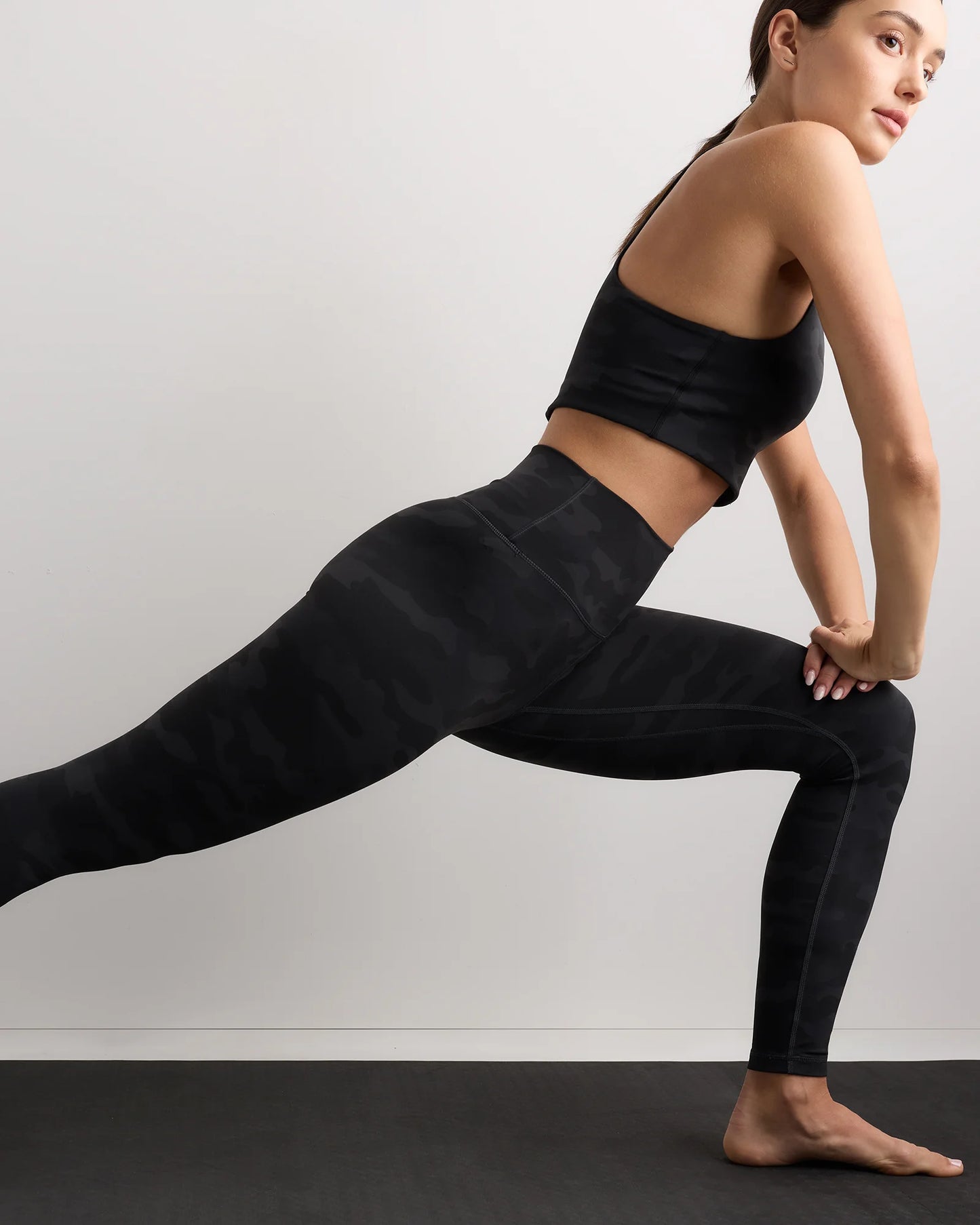 Ultra-Form High-Rise Legging - XS / Black