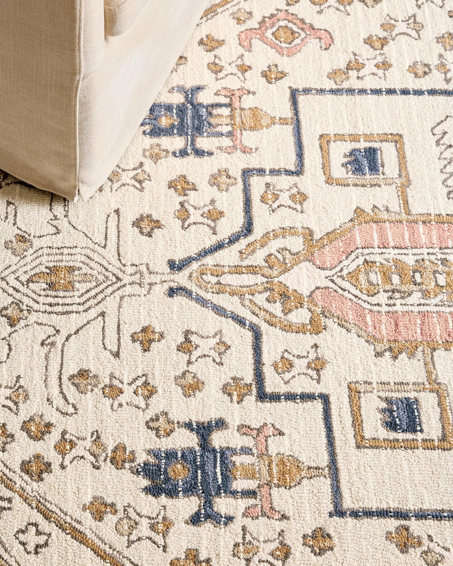 Zadie Wool Rug - 5' x 8' / Beige