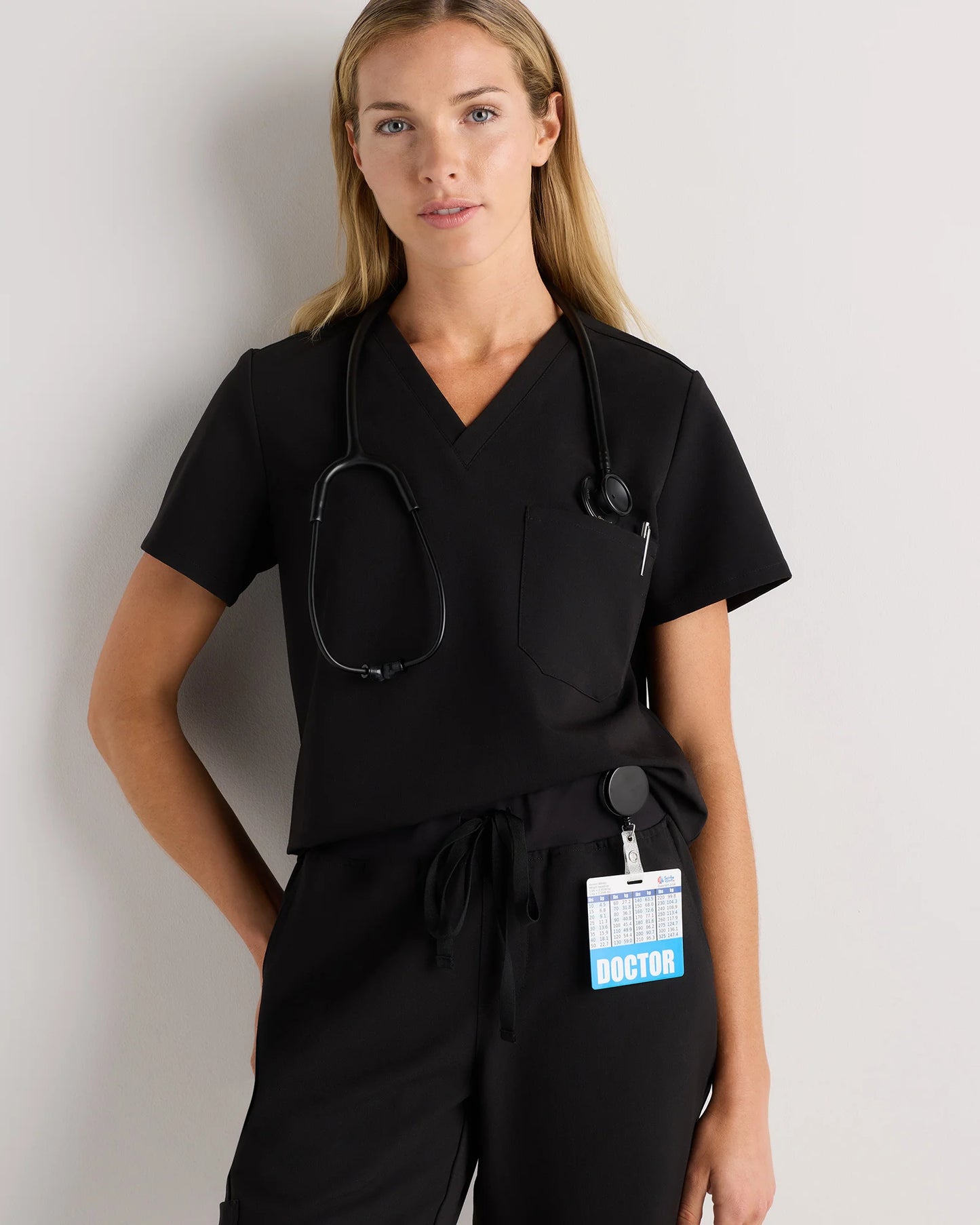 AeraFlex 1-Pocket Scrub Top - XS / Bold Black