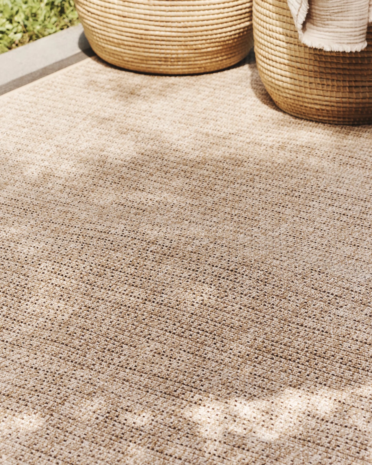Kitt Indoor/Outdoor Rug - 2' x 4' / Brown/Beige