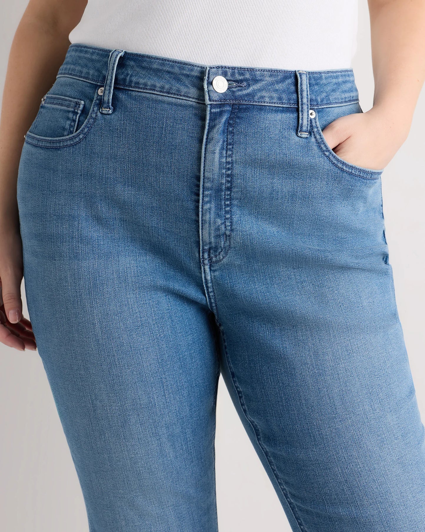 Bella Stretch Skinny Jeans - 33 / Black