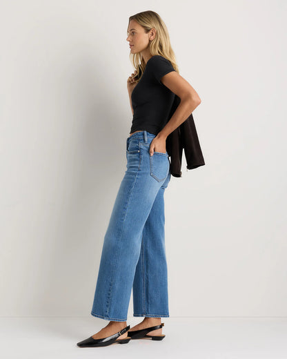 Luna Stretch Relaxed Straight Jeans - 24 / Cool Blue