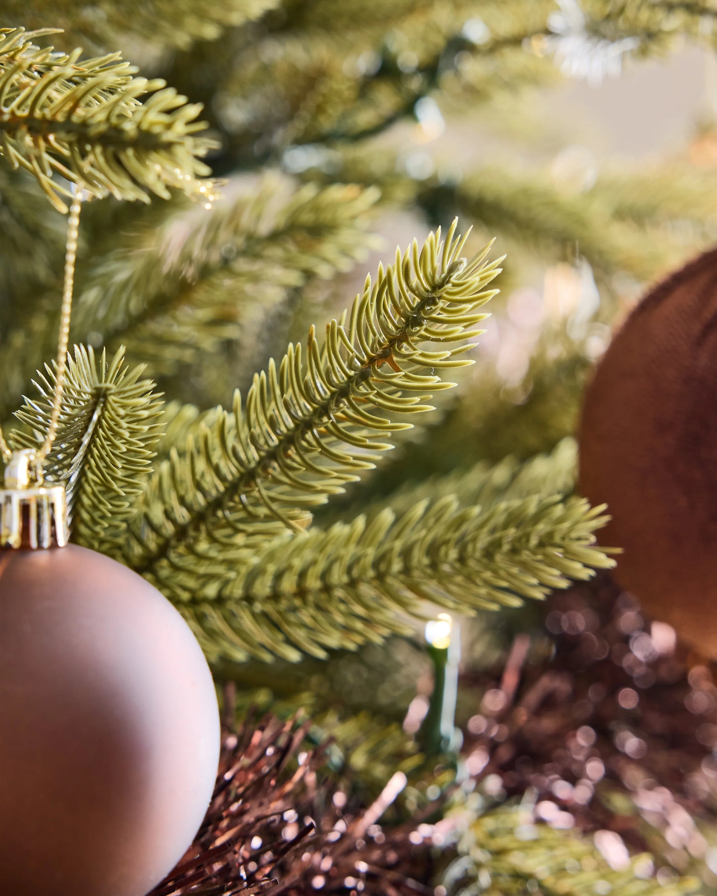 Spruce Artificial Christmas Tree: Lit - 7' / Forest Green