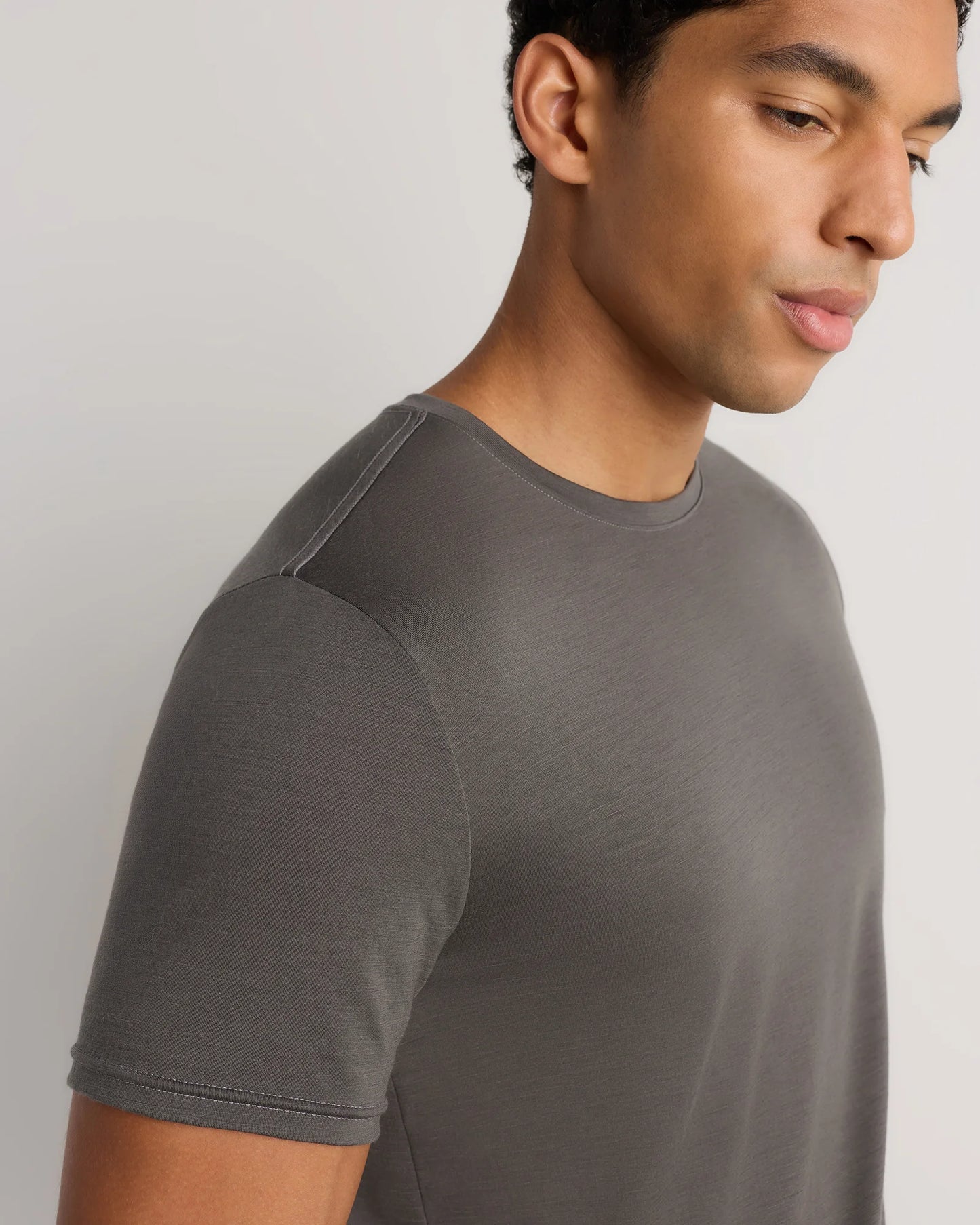 100% Merino Wool All-Season Short Sleeve Base Layer Tee - XS / Charcoal