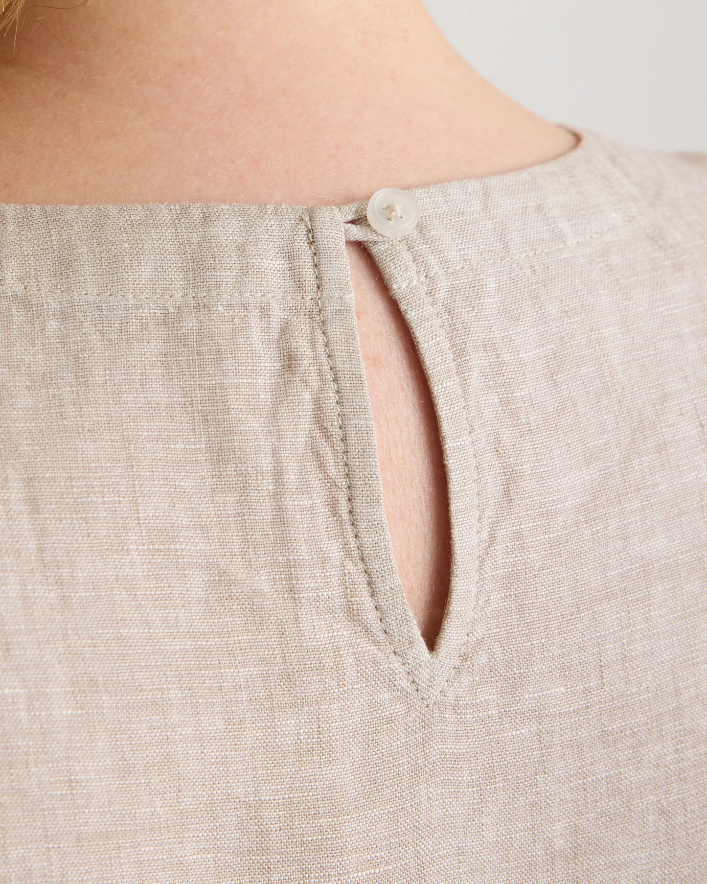100% European Linen Tank - 1X / White