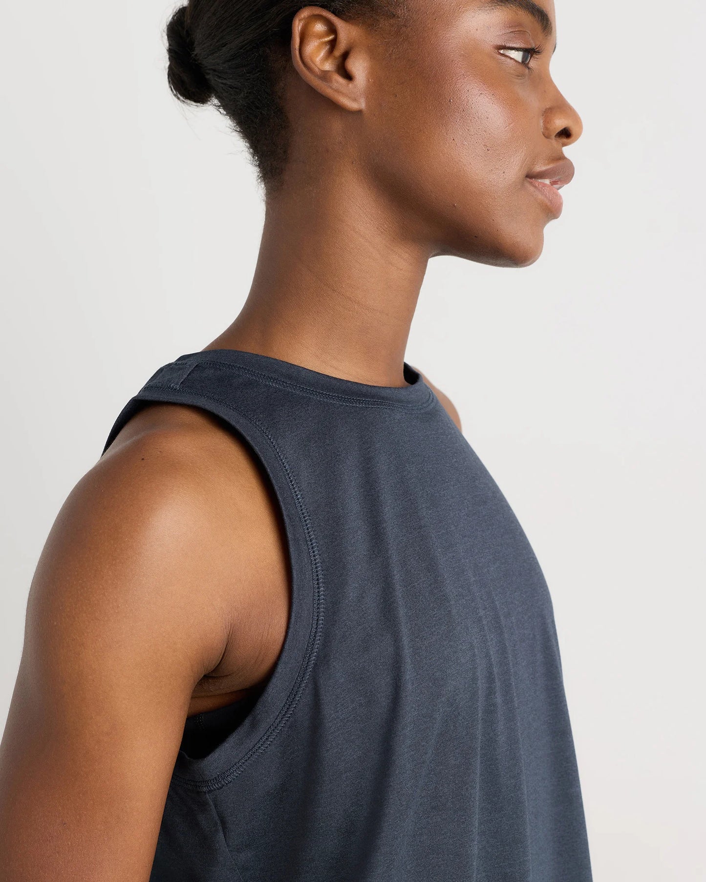 Flowknit Breeze High-Neck Tank - XS / Heather Deep Navy