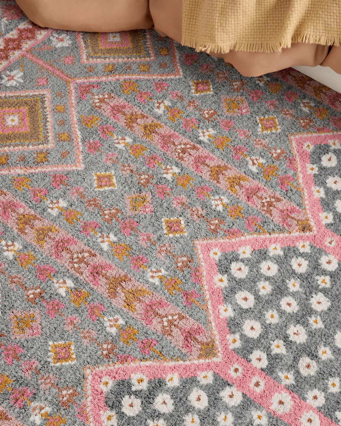 Mazi Hand-Knotted Wool Rug - 5' x 8' / Pink