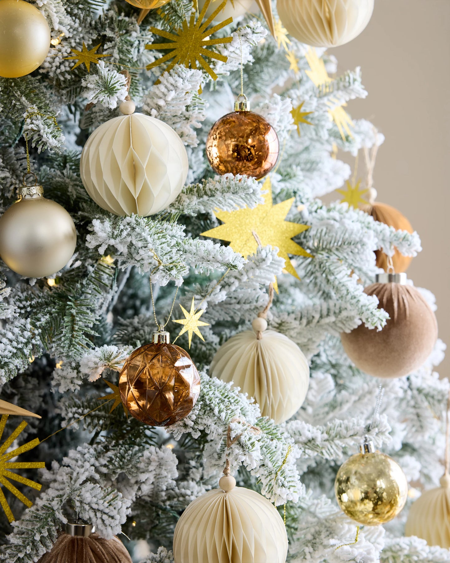 Frosted Fraser Fir Artificial Christmas Tree: Lit - 6.5' / Forest Green