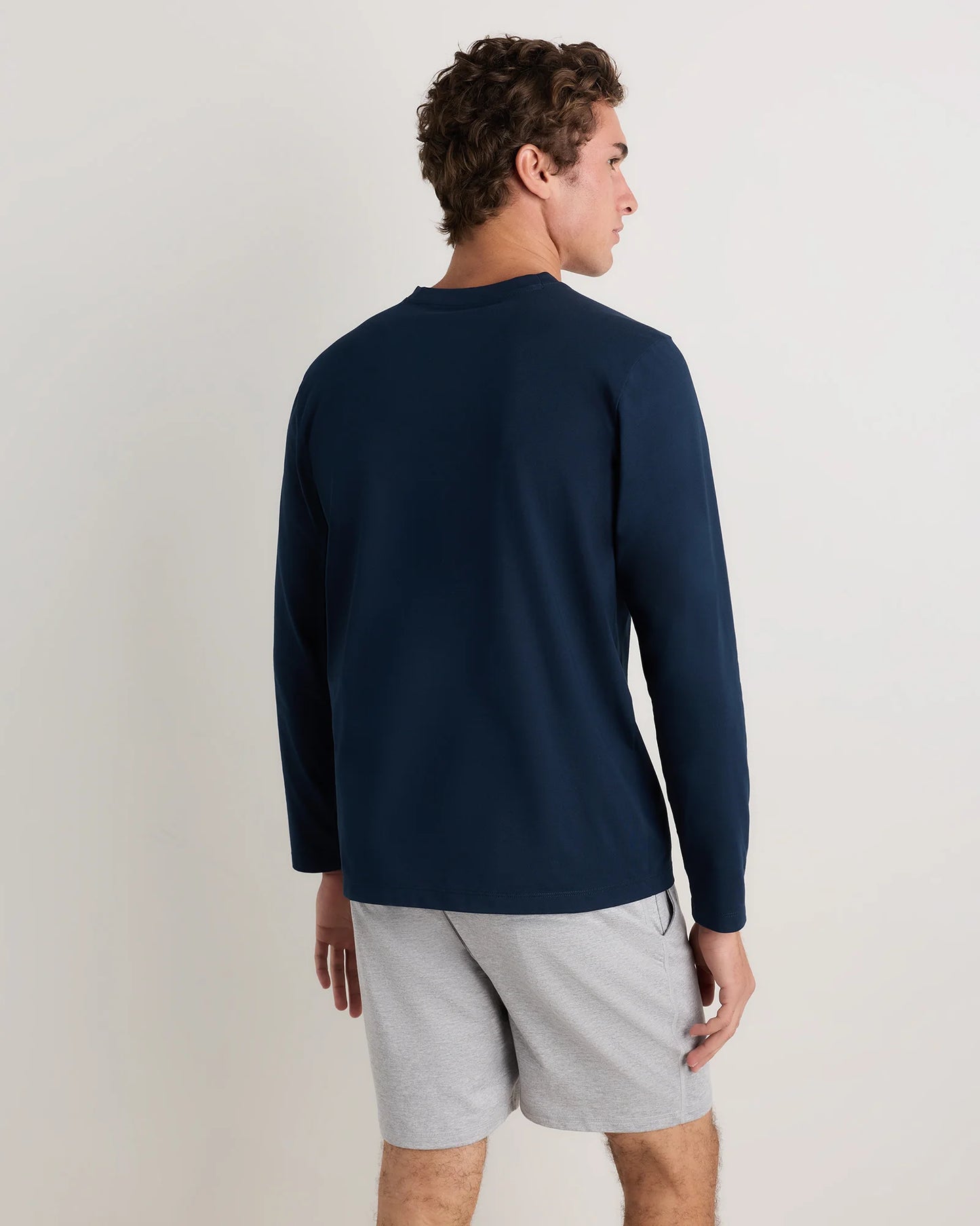 Studio Performance Long Sleeve Tee - S / Black