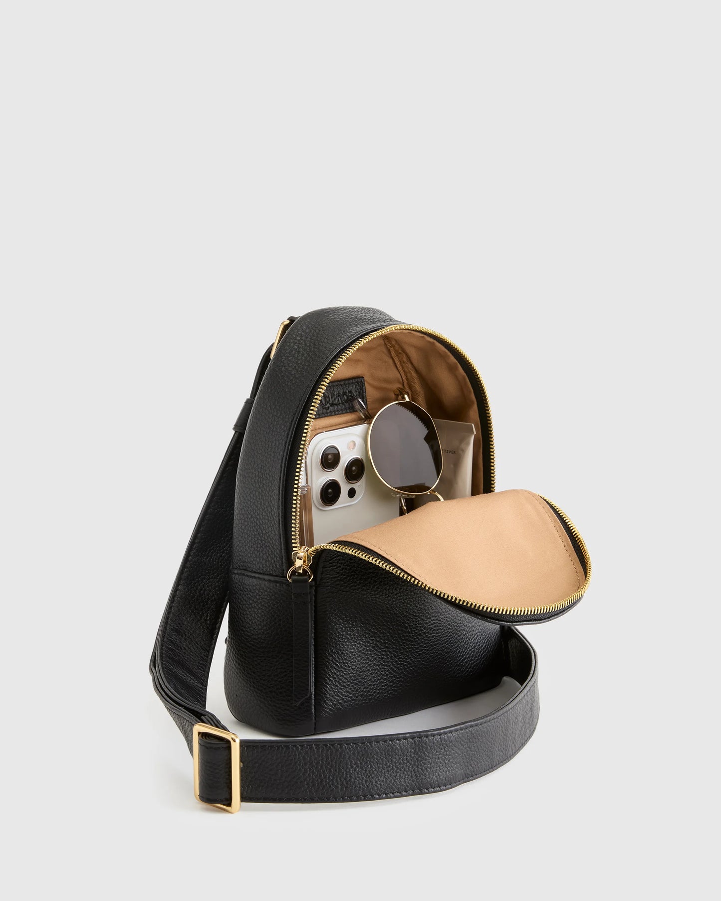 Italian Leather Sling Pack - One Size / Black
