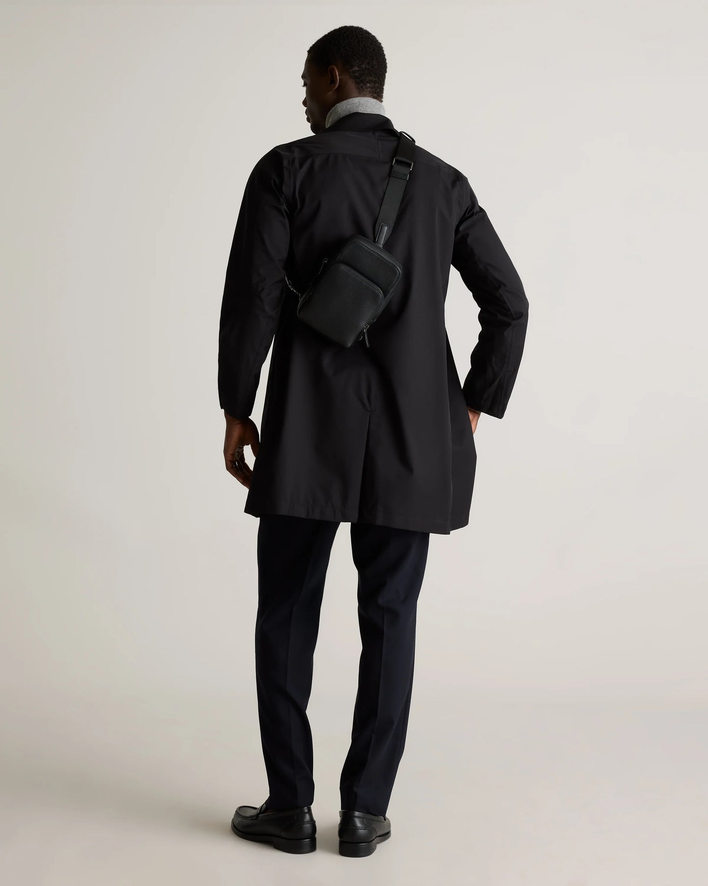 Excursion Italian Leather Sling Pack - One Size / Black