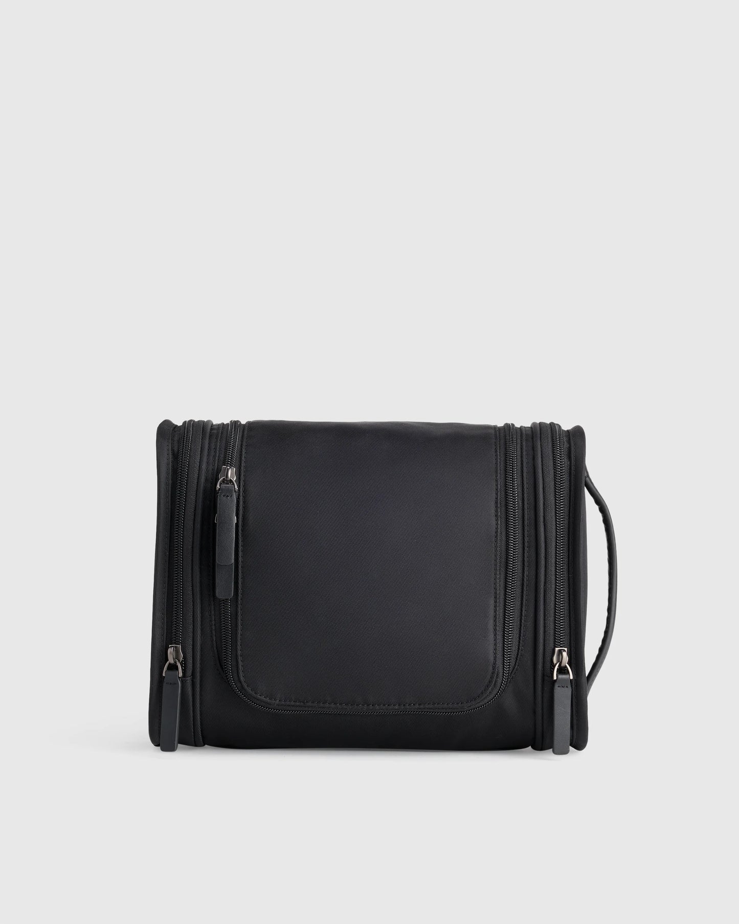 Voyage Nylon Hanging Toiletry Case - One Size / Navy